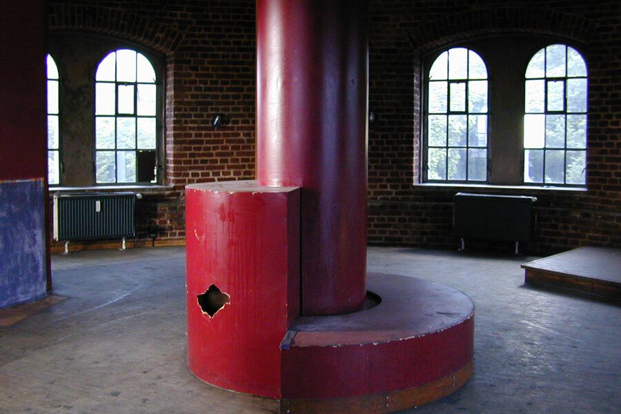 Einbau der Exponate bei der Entstehung des Museums in der Camera Obscura Mülheim