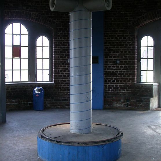 Einbau der Exponate bei der Entstehung des Museums in der Camera Obscura Mülheim